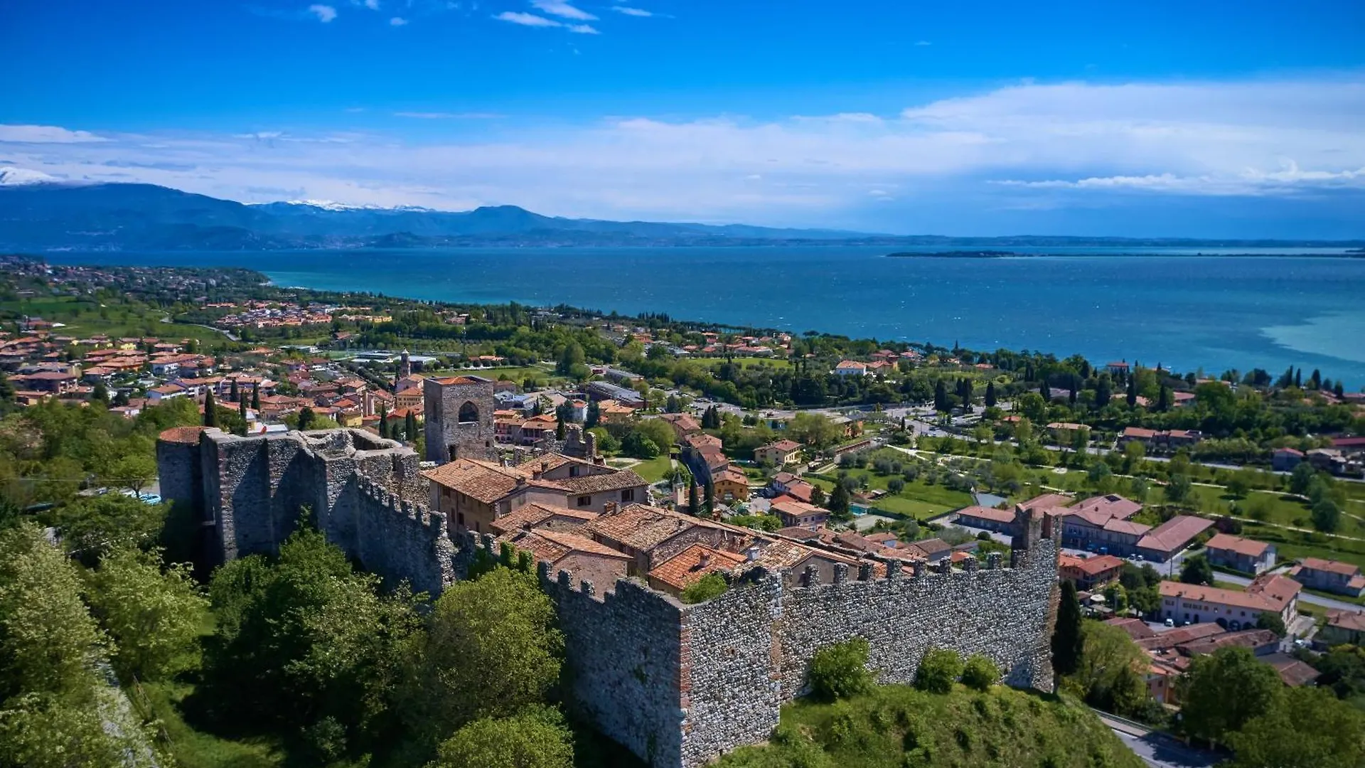 Mother Of Pearl House With Lake View Pool Padenghe sul Garda 0*,  Italia